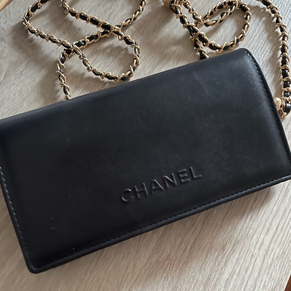 Reconstructed Chanel case! (AUTHENTIC) - Picture 3 of 11